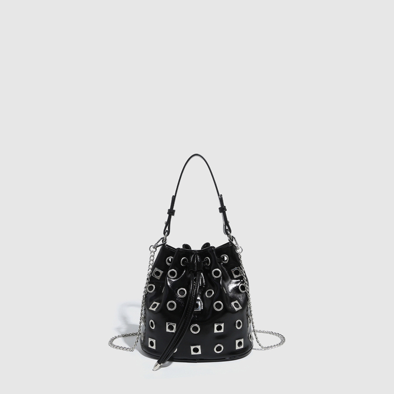PU bucket torba s rivet detaljima i prorezima u punk stilu, podesivi remen za crossbody, ženska svakodnevna moda