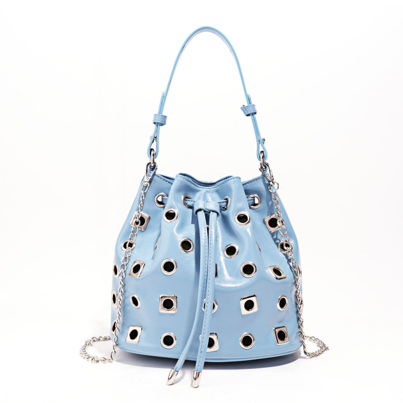 PU bucket torba s rivet detaljima i prorezima u punk stilu, podesivi remen za crossbody, ženska svakodnevna moda