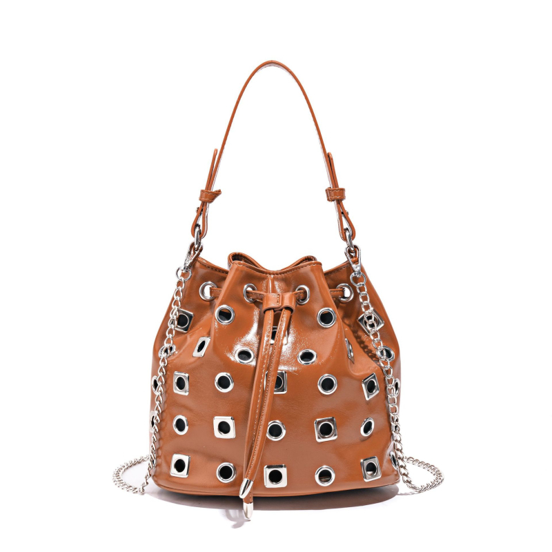 PU bucket torba s rivet detaljima i prorezima u punk stilu, podesivi remen za crossbody, ženska svakodnevna moda