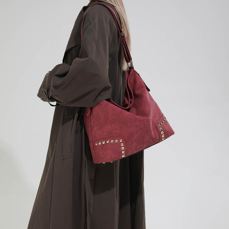 Ženska torba velike kapacitete, preko ramena, crossbody, s velur teksturom i nitima