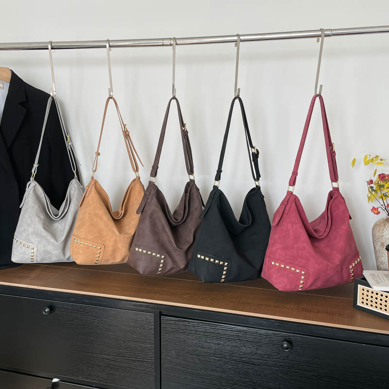 Ženska torba velike kapacitete, preko ramena, crossbody, s velur teksturom i nitima
