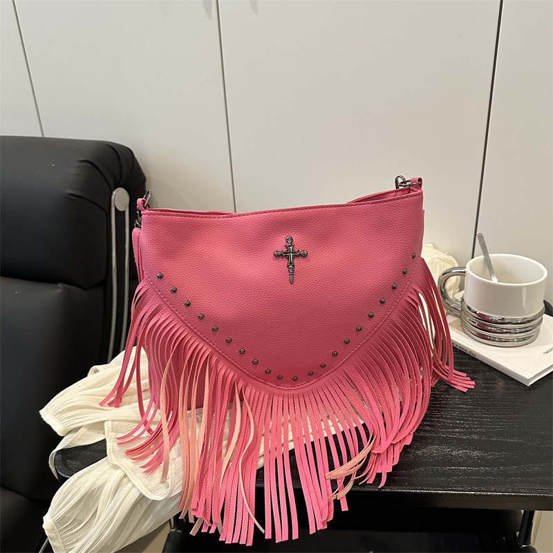 Ženska PU kožna crossbody torba s rivetima i resicama, jesen 2025