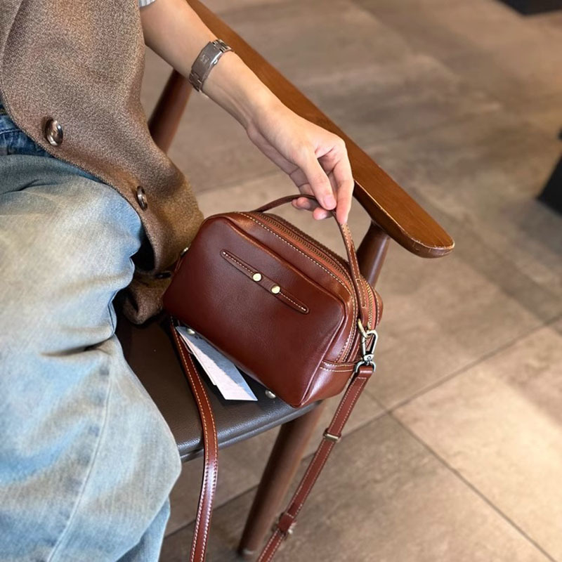 2026 proljeće: Ženska torba od prave kože, mala kvadratna torba, svestrana, moderna za rame i crossbody