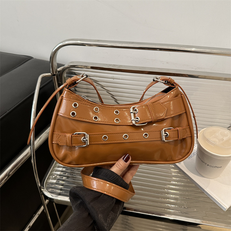 PU torbica s rivetima za pazuh, crossbody za žene, proljeće 2025 – minimalistički dizajn