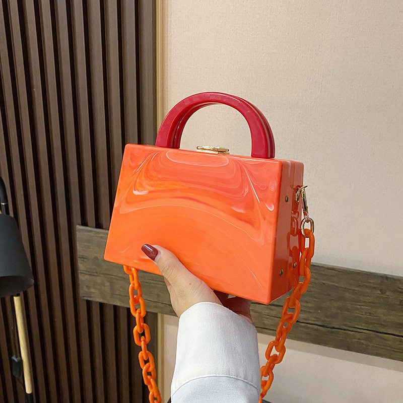 Ženska akrilna lančana crossbody torba, srednje veličine, mala kvadratna forma