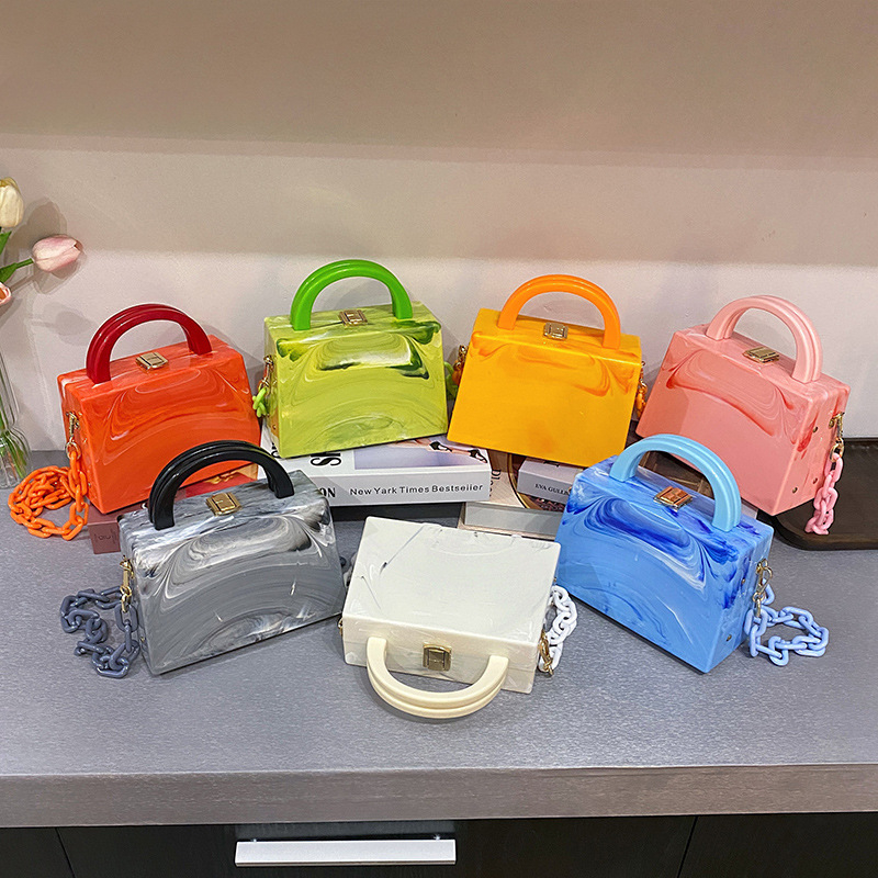 Ženska akrilna lančana crossbody torba, srednje veličine, mala kvadratna forma