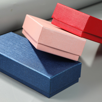 Monokromatska kutija za pohranu nakita i satova za prstenje i ogrlice, dimenzije 14.5 × 6.4 × 3.2 cm