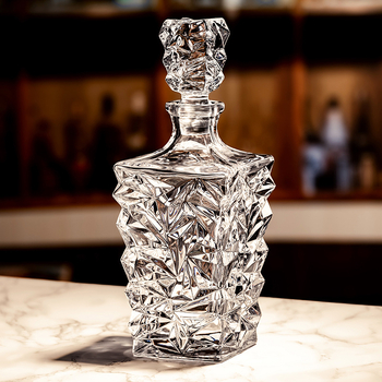 Sticlă de whisky în stil european din cristal, cu decantor și spațiu de depozitare