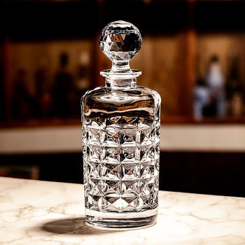 Sticlă de whisky în stil european din cristal, cu decantor și spațiu de depozitare