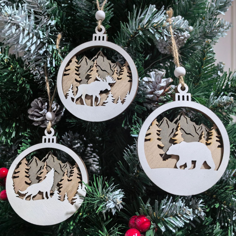 Pandantiv din lemn cu animale sculptate – decor de Crăciun pentru casă