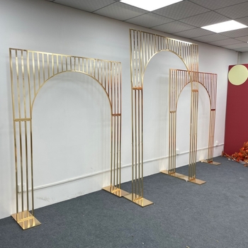 Cadru de fundal auriu pentru nuntă cu arc placat, pentru ceremonii în aer liber