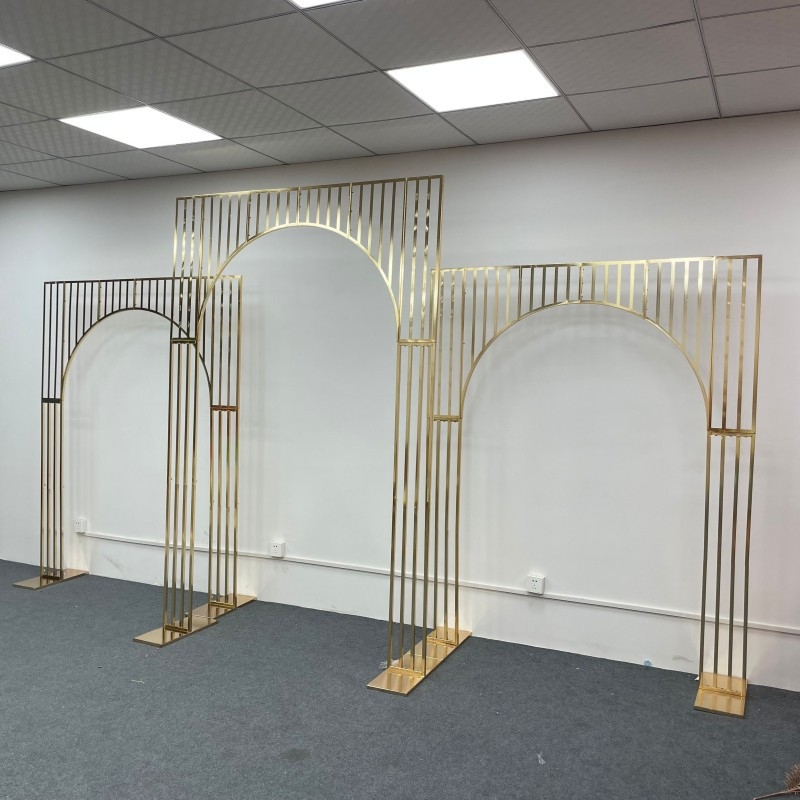 Cadru de fundal auriu pentru nuntă cu arc placat, pentru ceremonii în aer liber
