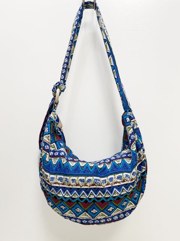 Γυναικεία τσάντα crossbody με εκτυπωμένο εθνοτικό σχέδιο σε στυλ λογοτεχνίας και τέχνης, ύφασμα από λινό και βαμβάκι, ρυθμιζόμενος μακρύς ιμάντας, τσάντα σε σχήμα μισοφέγγαρου