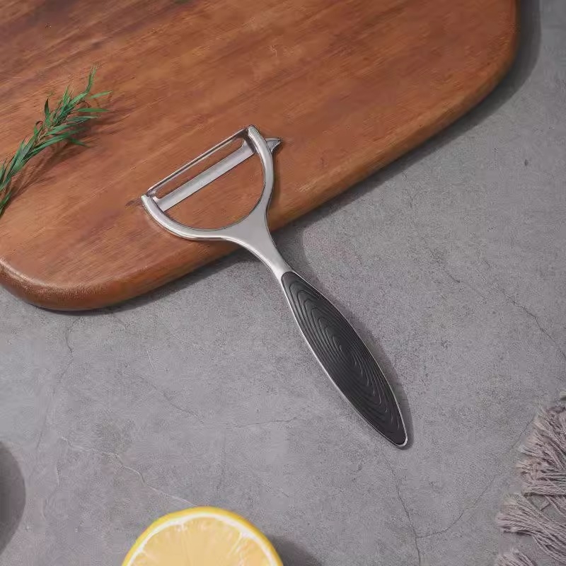 Aparat multifuncțional din aliaj de zinc: curățător de legume, răzuitor de fructe și deschizător de sticle de bere