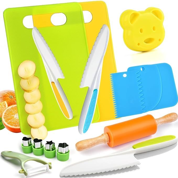 Set de bucătărie din plastic pentru copii, 22 piese: tăietoare pentru fructe, tăietor de cartofi, tel de ouă și accesorii pentru coacere