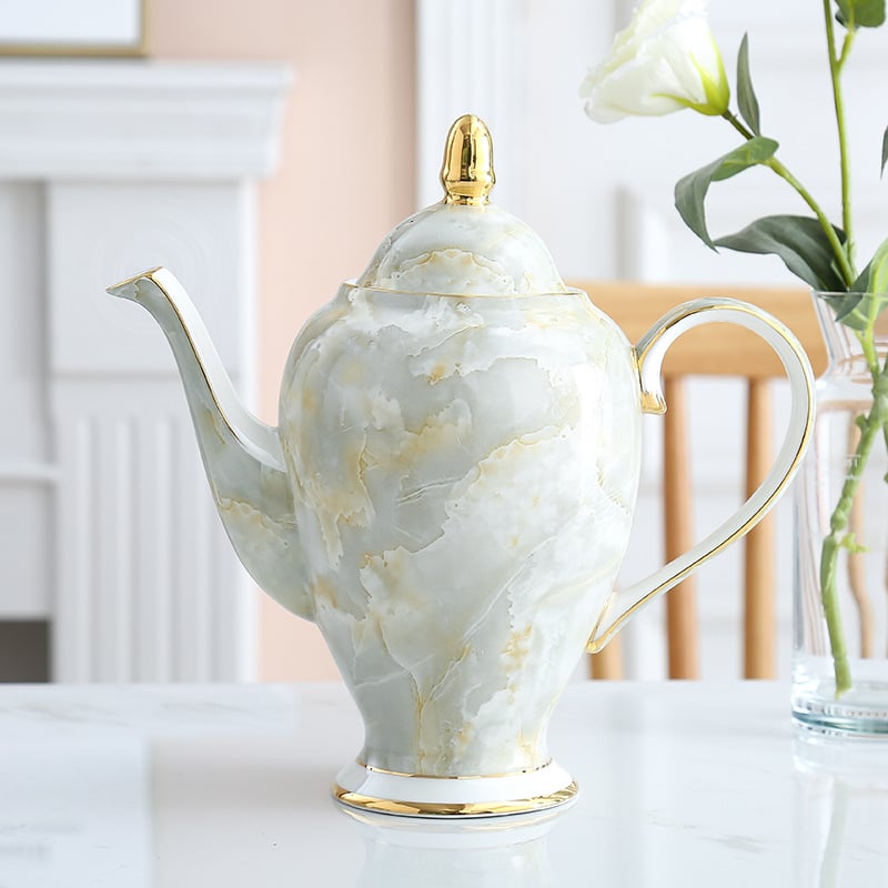 Set de cafea din marmură, porțelan de oase cu finisaj auriu, în stil european — cești și farfurioare, oală de cafea