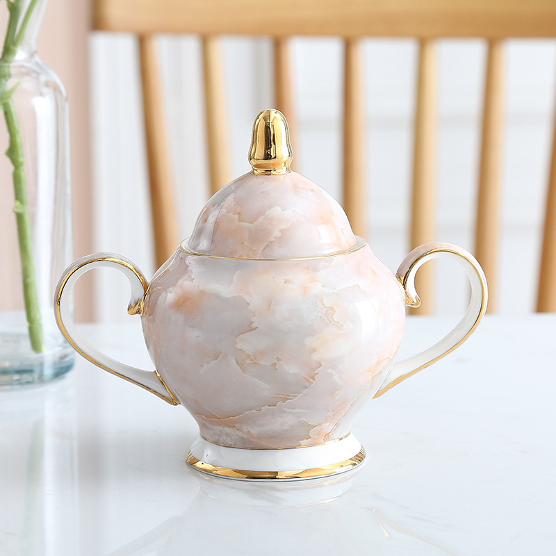 Set de cafea din marmură, porțelan de oase cu finisaj auriu, în stil european — cești și farfurioare, oală de cafea