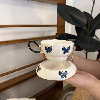 Set din ceramică: cană de cafea și farfurie, pictate manual, în stil francez, cu model floral, pentru ceaiul de după-amiază