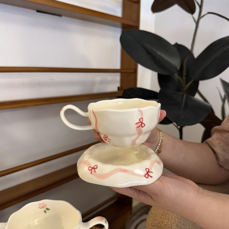 Set din ceramică: cană de cafea și farfurie, pictate manual, în stil francez, cu model floral, pentru ceaiul de după-amiază