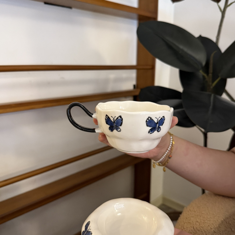 Set din ceramică: cană de cafea și farfurie, pictate manual, în stil francez, cu model floral, pentru ceaiul de după-amiază