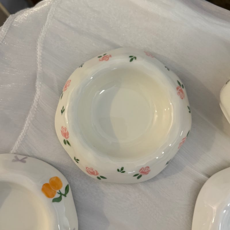 Set din ceramică: cană de cafea și farfurie, pictate manual, în stil francez, cu model floral, pentru ceaiul de după-amiază