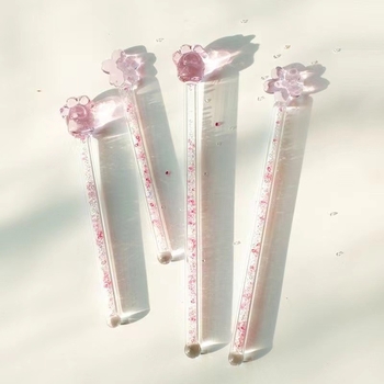 Baghetă de amestecare din sticlă transparentă, cu accente de cristale, motiv cer înstelat, amprente de labă de pisică și flor i sakură — accesoriu pentru ceașcă