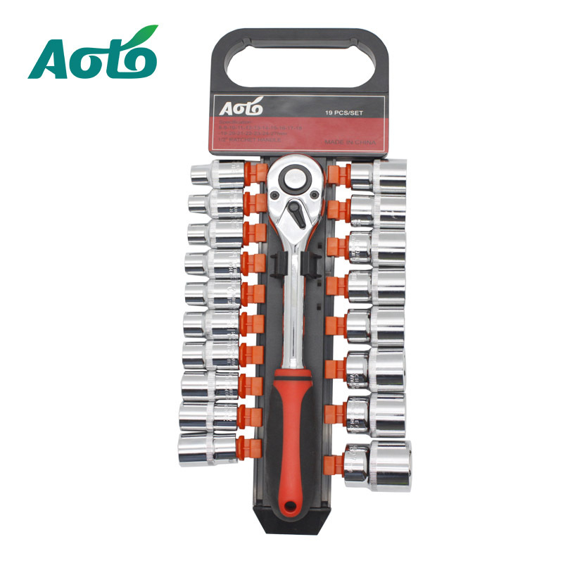Set de scule pentru reparații auto cu ratchet și capete de soclu