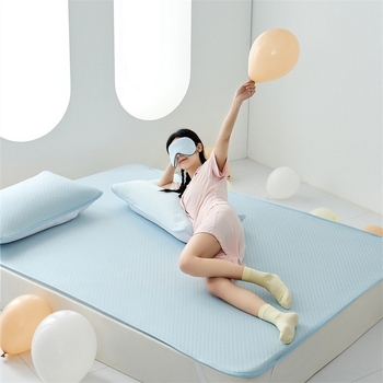 Covoraș de răcire tip sandwich din 100% nylon, cu ice silk, pentru pat de 1,5 m