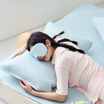 Covoraș de răcire tip sandwich din 100% nylon, cu ice silk, pentru pat de 1,5 m