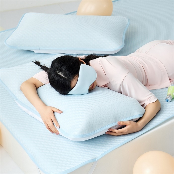 Covoraș de răcire tip sandwich din 100% nylon, cu ice silk, pentru pat de 1,5 m
