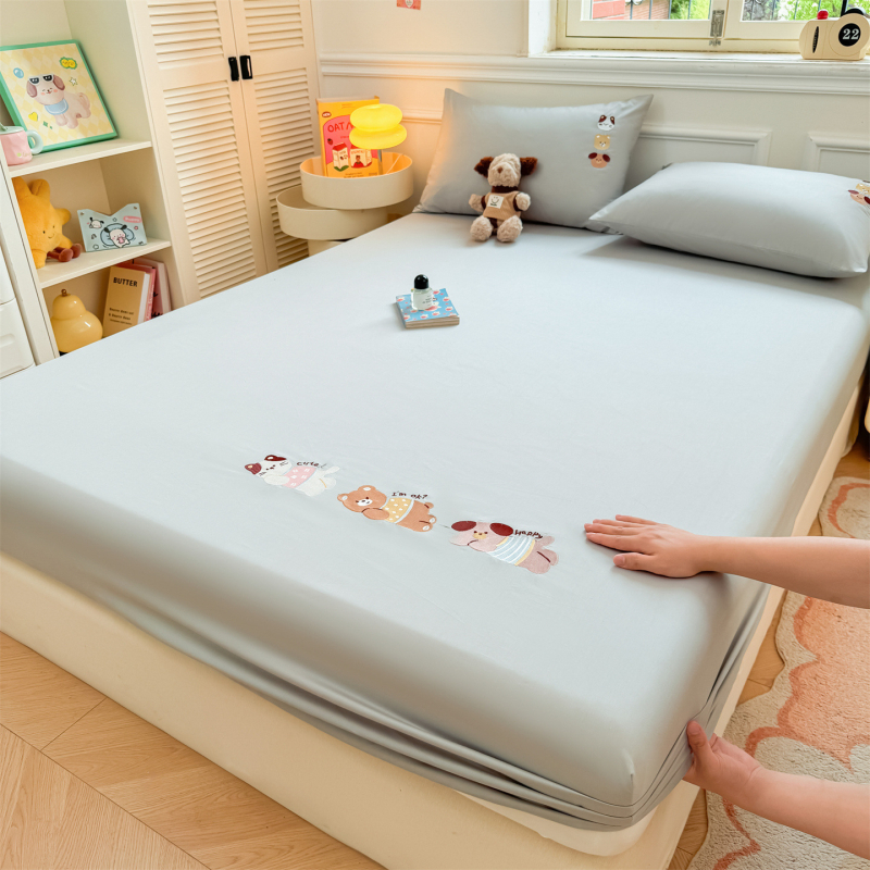 Set de lenjerie pentru copii, 3 piese, din 100% bumbac: cearșaf cu elastic, husă de pat și protecție pentru saltea cu suprafață antiderapantă