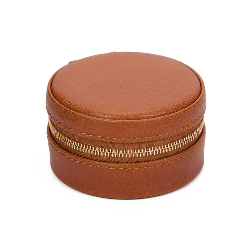 Kutija za nakit od vrhunske kože s podijeljenim pretincima za naušnice, prstenje i ogrlice — elegantna kutija za pohranu, dimenzije 7,5 × 7,5 × 4,5 cm.