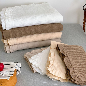 Set de cuvertură pentru pat, trei piese, model quilted, margine de volane delicată, 100% bumbac, spălare cu nisip