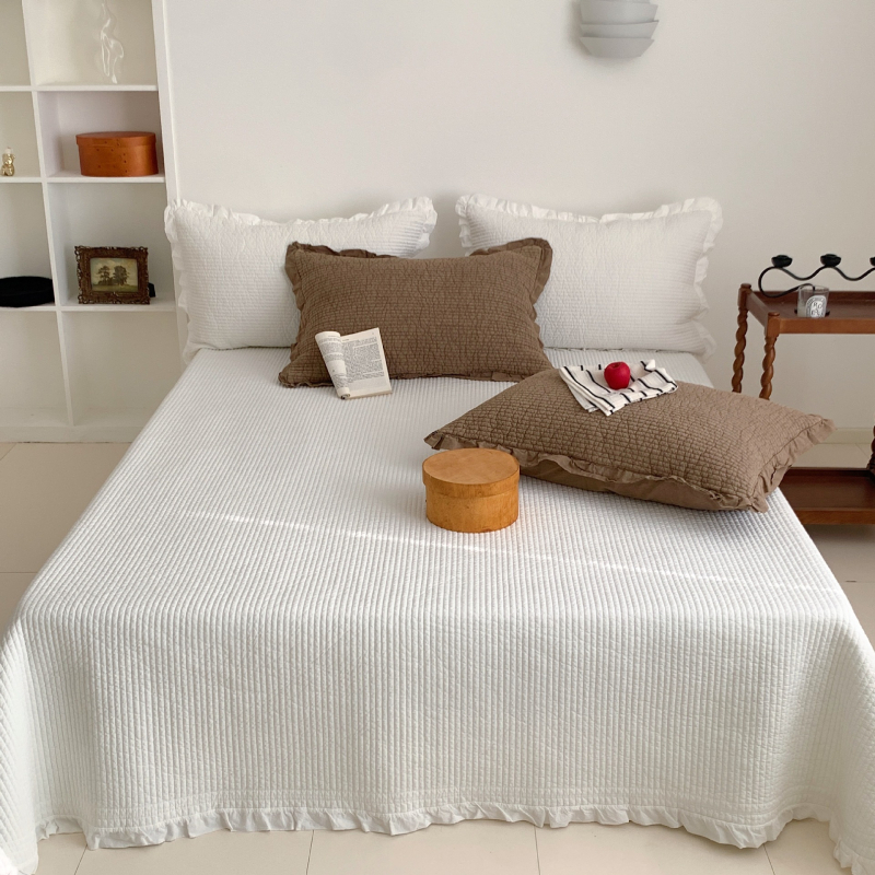 Set de cuvertură pentru pat, trei piese, model quilted, margine de volane delicată, 100% bumbac, spălare cu nisip