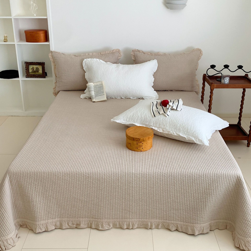 Set de cuvertură pentru pat, trei piese, model quilted, margine de volane delicată, 100% bumbac, spălare cu nisip