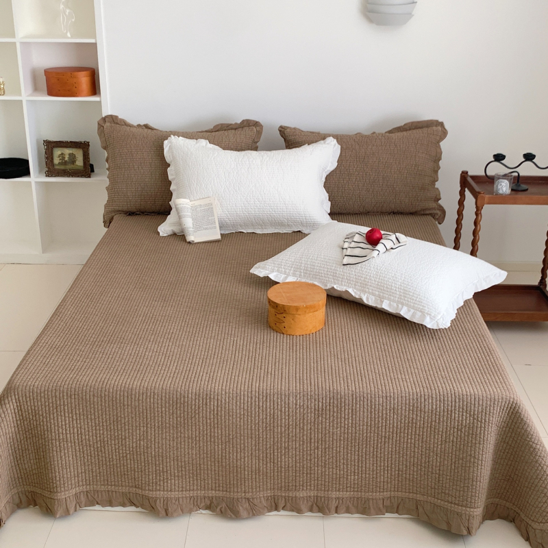 Set de cuvertură pentru pat, trei piese, model quilted, margine de volane delicată, 100% bumbac, spălare cu nisip