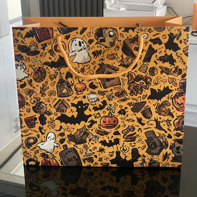 Saci de cadouri din hârtie cu mâner, design cartoon pentru Halloween și Paște