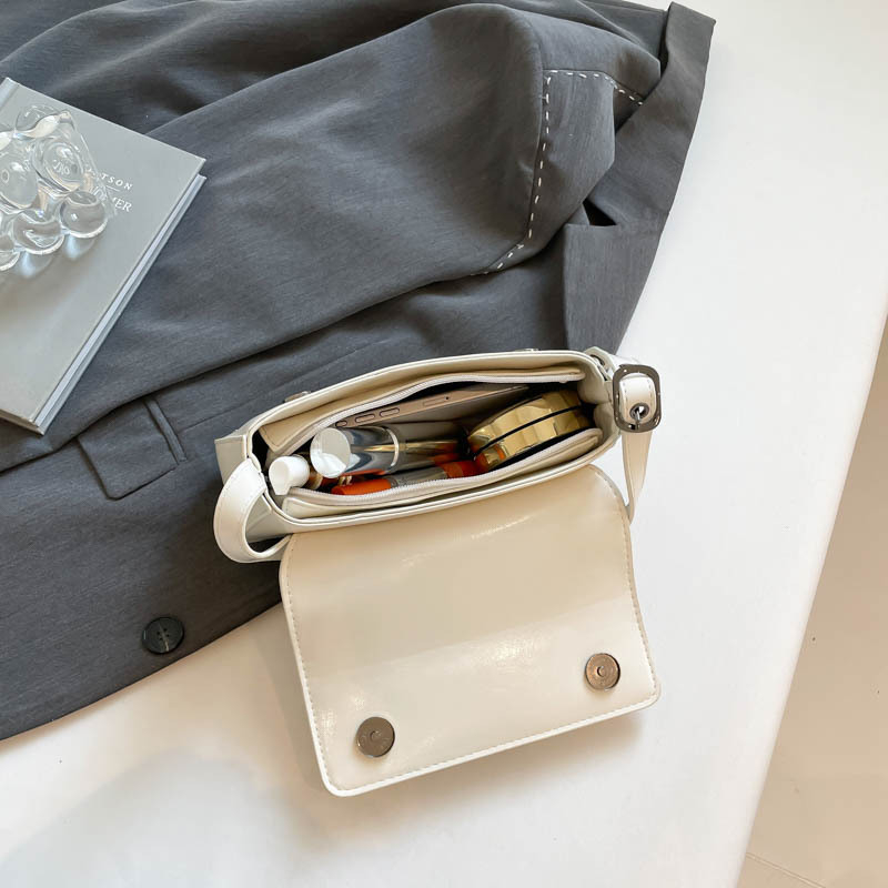 Τσάντα crossbody Dark Series σε σχήμα φέρετρου, άνοιξη-καλοκαίρι 2026, ρετρό ματ φινίρισμα, μικρή