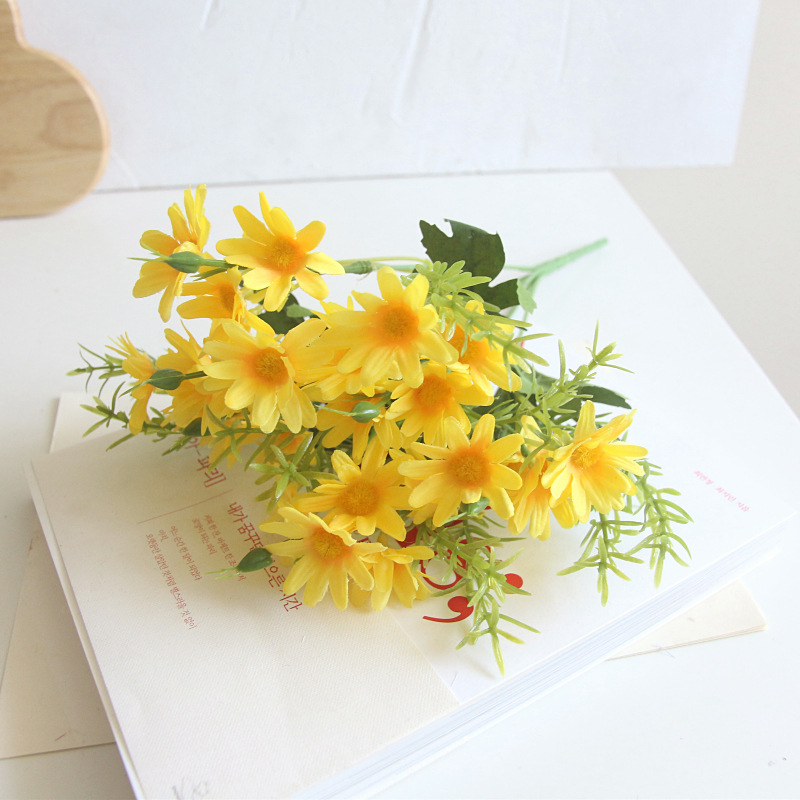 Floare artificială margaretă din țesătură de mătase, cu tulpină unică pentru decor DIY pe perete al plantelor de interior