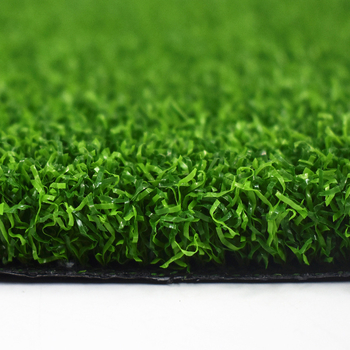 Gazon artificial pentru putting green, cu fibre colorate curbate