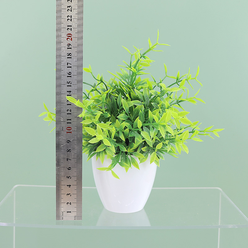 Plantă artificială de eucalipt pentru birou, decor din plastic pentru interior, înălțime 22 cm