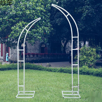 Arc floral de nuntă cu poartă în formă de lună