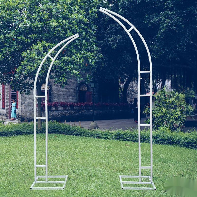 Arc floral de nuntă cu poartă în formă de lună