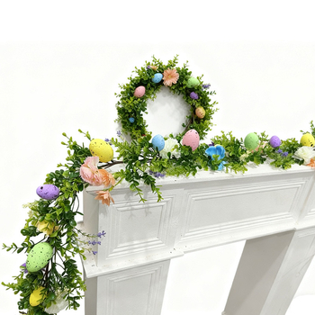 Decorațiune de perete din ratan cu ouă artificiale de Paște și plante verzi, pentru interior