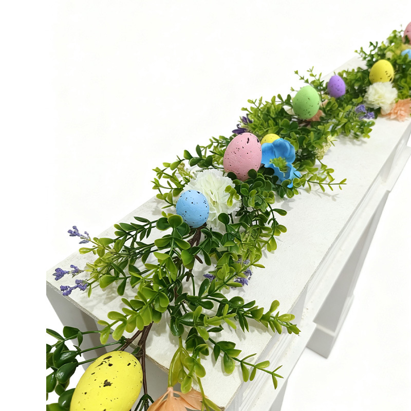 Decorațiune de perete din ratan cu ouă artificiale de Paște și plante verzi, pentru interior