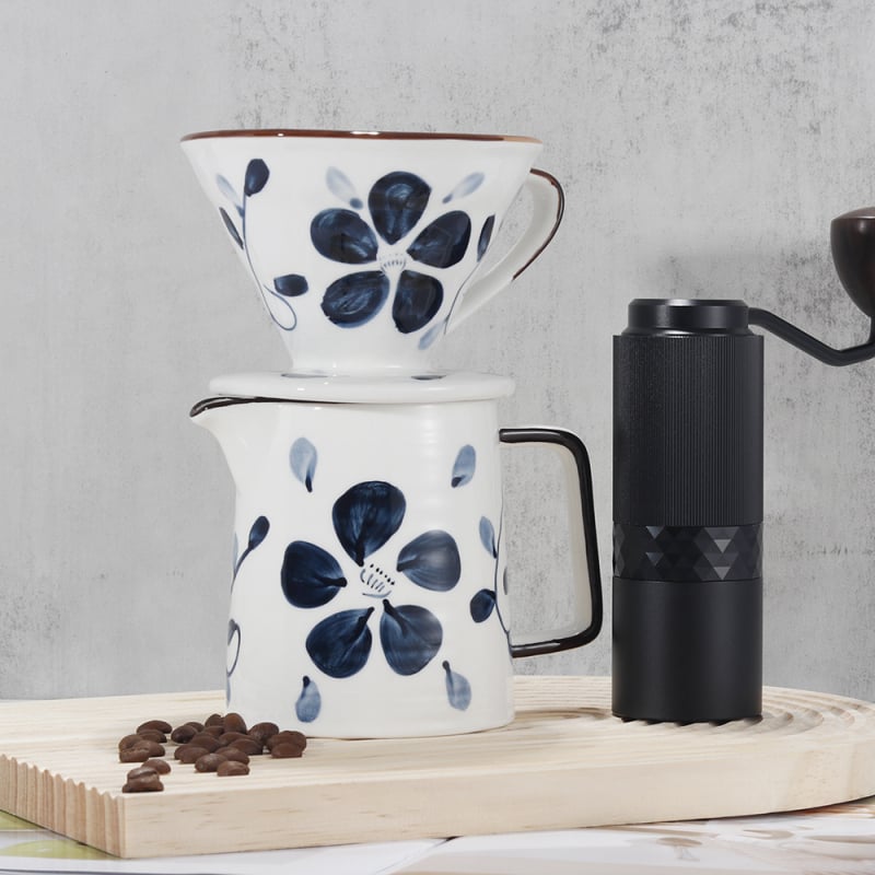 Set ceramic V60 conic pentru cafea – cană-filtru pentru filtrare prin picurare, pictat manual în stil japonez.