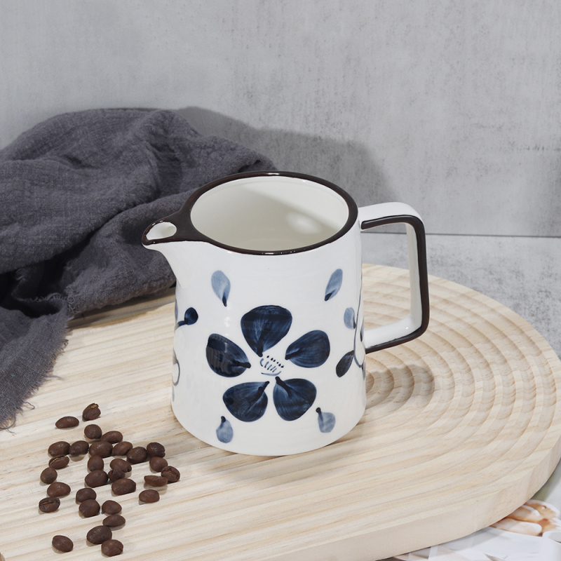 Set ceramic V60 conic pentru cafea – cană-filtru pentru filtrare prin picurare, pictat manual în stil japonez.