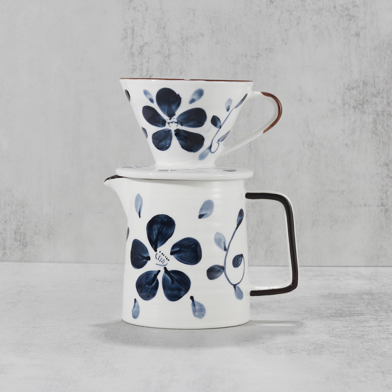 Set ceramic V60 conic pentru cafea – cană-filtru pentru filtrare prin picurare, pictat manual în stil japonez.