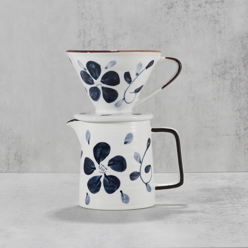 Set ceramic V60 conic pentru cafea – cană-filtru pentru filtrare prin picurare, pictat manual în stil japonez.