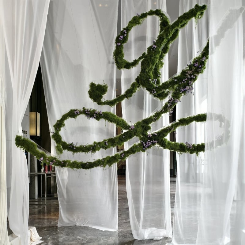 Plante artificiale verzi cu mușchi și vițe tropicale pentru decoruri de nuntă și festival